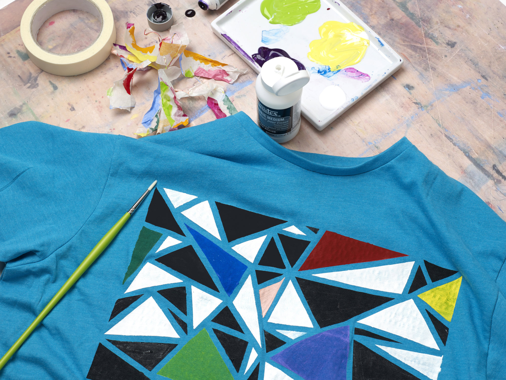 Peinture textile : customiser une chemise au pochoir - Marie Claire